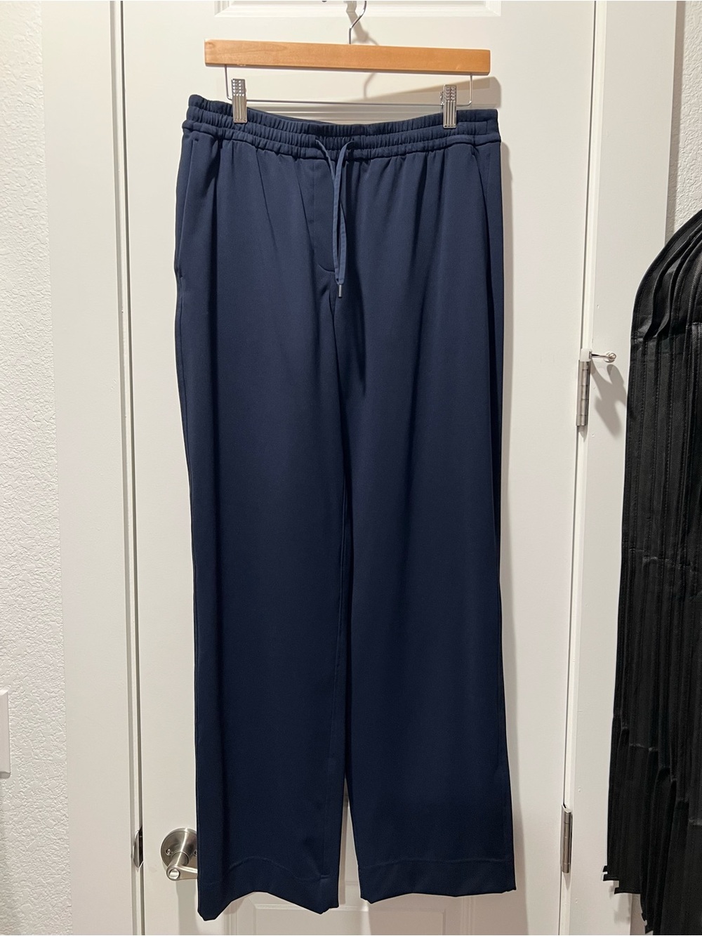 Straight Leg Mid-Rise Pant Luxtreme *Regular